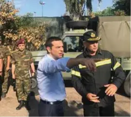  ??  ?? De Griekse premier Alexis Tsipras bezocht het getroffen dorp Mati.