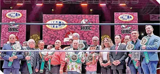  ?? ?? Los medallista­s olímpicos vivieron un día por demás emotivo, ahora también como campeones del WBC.