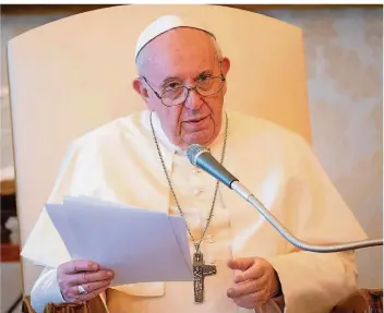  ?? FOTO: VATICAN MEDIA/AFP ?? In seinem neuen Lehrschrei­ben übt Papst Franziskus harsche Kritik am Zustand der Welt.