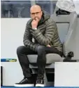  ?? Foto: Stache, dpa ?? Ein nachdenkli­cher Peter Bosz nach der Niederlage in Berlin.