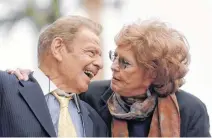  ?? PHIL MCCARTEN • REUTERS ?? Jerry Stiller and his wife Anne Meara attend a ceremony where the couple is honored with a star on the Hollywood Walk of Fame in Los Angeles in 2007.