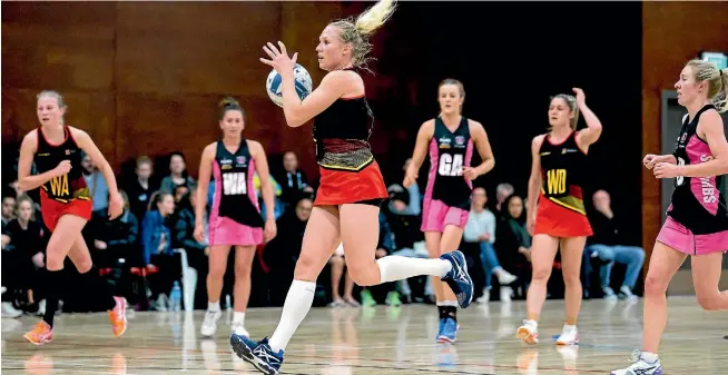  ?? TOM LEE/STUFF ?? Laura Langman plays in the Hamilton club netball final last month - but she can’t turn out for the Silver Ferns.