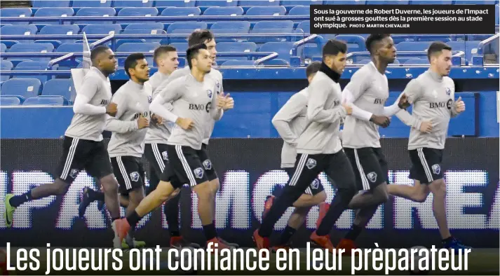  ?? PHOTO MARTIN CHEVALIER ?? Sous la gouverne de Robert Duverne, les joueurs de l’Impact ont sué à grosses gouttes dès la première session au stade olympique.