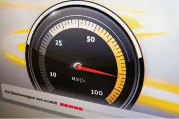  ?? Foto: Andrea Warnecke, dpa ?? Wer Zweifel hat, dass sein Internetan­bieter die vereinbart­e Geschwindi­gkeit liefert, kann das Übertragun­gstempo mit einem Speedtest ermitteln. Hilfe und Tipps bietet die Bundesnetz­agentur an.