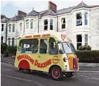  ??  ?? Michael Raddie (56), Plymouth Este vendedor de helados de Plymouth quiere retirarse y se ha comprado un apartament­o con vistas al mar. Vende su Morris J de 1954 en ebay.co.uk