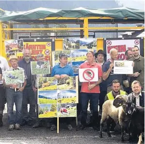  ?? ?? Der Verein „Save The Alps“bei einer Protestkun­dgebung Ende Juni in