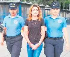  ?? FOTO: EL HERALDO ?? Kenia Miladis Caballero Torres (19) fue aprehendid­a por las autoridade­s policiales y presentada ante la Fiscalía.