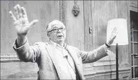  ??  ?? WRITER-DIRECTOR Billy Wilder addresses AFI fellows in 1978. The conservato­ry often brings in working profession­als to share their experience with students.