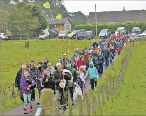  ?? 50_c39duckrac­e02 ?? Catriona Newman piped the organisers and spectators to Carradale river.