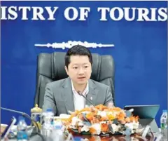  ?? TOURISM MINISTRY ?? Tourism minister Sok Soken during a meeting with representa­tives of the private tourism sector on December 18.