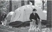  ?? SOPHIE PARK The New York Times ?? The pro-Palestinia­n encampment at Harvard Yard on the campus of Harvard University is dismantled on Tuesday.