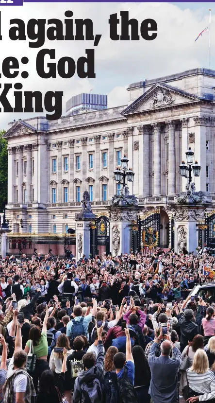  ?? ?? A sea of sympathy: With camera phones raised, some of the thousands at Buckingham Palace record the arrival of the royal couple