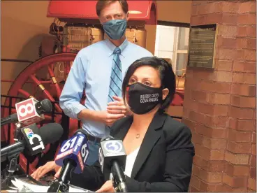  ?? Mark Zaretsky / Hearst Connecticu­t Media ?? New Haven Mayor Justin Elicker and Health Director Maritza Bond warned that the Health Department is about to begin enforcemen­t inspection­s related to the city’s mask mandate.