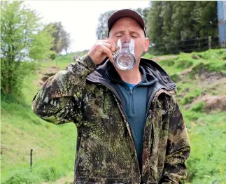  ?? CATHERINE GROENESTEI­N/STUFF ?? Ali Wicksteed is so confident of the quality of the water in a stream on his farm, he drinks it.