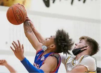  ?? Peter Diana/Post-Gazette ?? Laurel Highlands’ Brandon Davis is fouled by Thomas Jefferson’s Aidan Kelly Friday night.