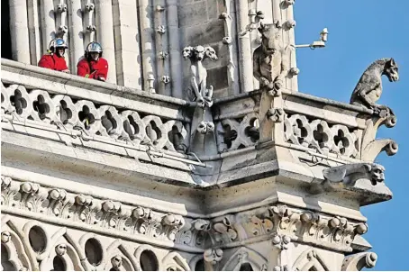  ?? BILD: SN/AP ?? Frankreich debattiert: Wie soll Notre-Dame wieder aufgebaut werden?