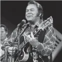  ??  ?? Roy Clark performs in Burbank, California, in 1974.