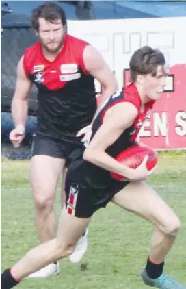  ??  ?? Young Warragul player Fraser Phillips, who has impressed supporters since his recent elevation to the senior side, breaks clear as the Gulls battled it out against Leongatha.