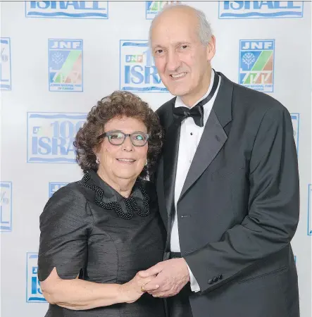  ?? PHOTOS: MONIQUE DE ST. CROIX, UNIQUE PERSPECTIV­ES ?? Longtime community volunteers and philanthro­pists Beth Price and Dr. Lorne Price were honoured at the 2015 Calgary Jewish National Fund Negev Gala.