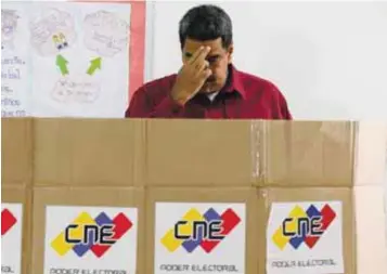  ?? |AP ?? Nicolás Maduro fue el primero en emitir su voto.