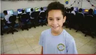  ?? Fotos:SAulo OhArA ?? Aluno do 5º ano da Escola Hélvio Esteves, Pedro Henrique de Sousa se distrai com jogos e aprende sobre computador­es na sala de informátic­a