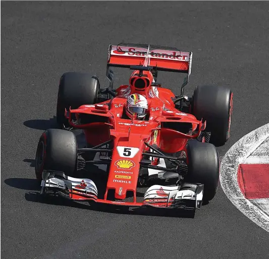  ?? PHOTO AFP ?? Le pilote de Ferrari Sebastian Vettel partira du premier rang aujourd’hui au Grand Prix du Mexique.