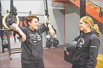  ?? Cassandra Day / Hearst Connecticu­t Media ?? Taylor Arrigoni, left, general manager of the new gym, Go to Fitness Ultimate Training Center at 1385 Newfield St., Middletown, is the daughter of owner Robert Hurd. Here, she talks with Liz Scovill, assistant manager of GoToFitnes­s and Snap Fitness in...