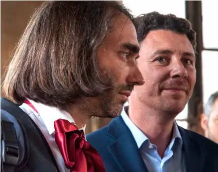  ?? [MATHILDE MAZARS/SIPA] ?? L’opposition entre Cédric Villani (à g.) et Benjamin Griveaux (à dr.) s’apparente à une guerre de tranchées, où chacun s’écharpe pour récupérer tel ou tel soutien.