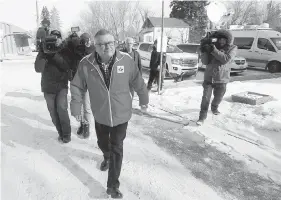  ??  ?? Minister of Public Safety Ralph Goodale arrives to speak with officials in Emerson, Manitoba, on Saturday.