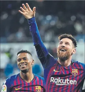  ?? FOTO: AP ?? Messi, eufórico saludando a la afición del Barça tras el triunfo en el Bernabéu