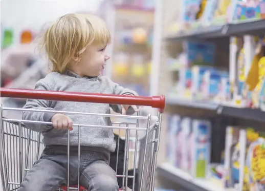  ??  ?? Laissez les enfants à la maison. Le marketing d’aujourd’hui fait désormais appel à des psychologu­es pour enfants. – Archives