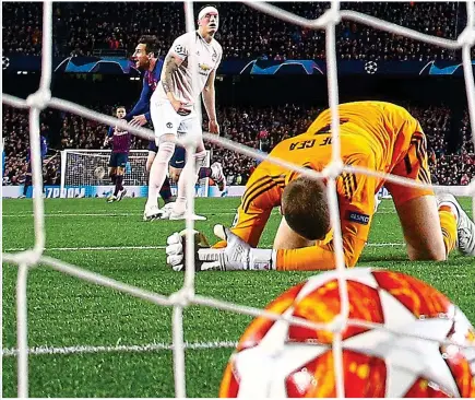  ??  ?? Giving the game away: Jones looks dumbfounde­d and De Gea buries his head after allowing Messi to celebrate his second goal