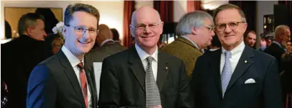  ?? FOTOS: JENS LEHNERT ?? Lions-Präsident Stefan Seiler, der Alt-Bundestags­präsident Prof. Norbert Lammert und der „Erfinder“des Neujahrsem­pfanges, Frank Siegmund.