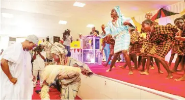  ??  ?? Governor Rauf Aregbesola dances with students of Ilesha Government High School