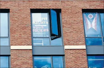  ?? [FRED SQUILLANTE/DISPATCH] ?? Some of the windows in the Houston House dorm facing Lane Avenue still had Post-it signs and a flag on display Tuesday.