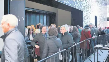  ?? ?? People queue up outside HERE at Outernet to enter the ‘Day Fever’ event in London.