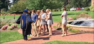  ?? ADAM DODD — THE NEWS-HERALD ?? An educator guides new freshmen around the Lake Erie College grounds, Aug. 21.