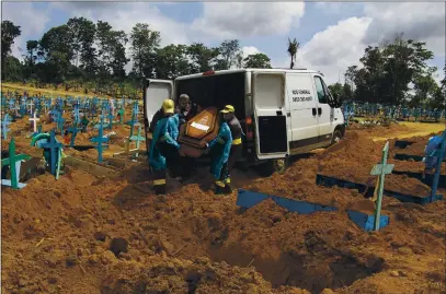  ?? EDMAR BARROS — THE ASSOCIATED PRESS FILE ?? On Jan. 6, cemetery workers carry the remains of 89-year-old Abilio Ribeiro, who died of the coronaviru­s, to the Nossa Senhora Aparecida cemetery in Manaus, Amazonas state, Brazil.