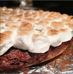  ?? PHOTOS ADDIE BROYLES/AMERICANST­ATESMAN ?? This marshmallo­w-topped s’mores brownie with a graham cracker crust is from America’s Test Kitchen’s new book, “The Perfect Cookie.”