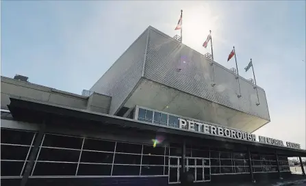  ?? CLIFFORD SKARSTEDT EXAMINER ?? The Peterborou­gh Memorial Centre is seen Thursday. A consultant says the PMC is obsolete and is continuing work for the city on ideas to replace it.