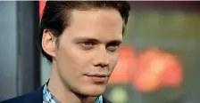  ??  ?? Senza trucco Bill Skarsgard è nato in Svezia il 9 agosto del 1990. Tra i suoi ruoli prima di «It», quello nella serie tv «Hemlock Grove» e nei film «Anna Karenina» e «Atomic blonde»