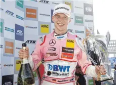  ?? FOTO: DPA ?? Maximilian Günther nach seinem Sieg beim Saisonfina­le der Formel 3 in Hockenheim im vergangene­n Jahr.