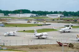  ?? CHARLIE NEIBERGALL/AP ?? Jets sit on the tarmac June 13 at Iowa’s Des Moines Internatio­nal Airport. Airlines are stepping up criticism of federal officials regarding recent flight cancellati­ons.