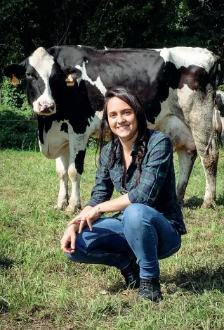  ??  ?? Ecologista Elisa Pozzi, 31 anni, ha frequentat­o anche la facoltà di Agraria prima di tornare nei campi di famiglia