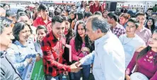  ??  ?? El gobernador Héctor Astudillo se comprometi­ó a ayudar a los estudiante­s.