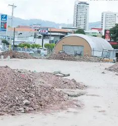  ?? FOTO: EFRAÍN SALGADO ?? En el bulevar Juan Pablo II, cerca de las instalacio­nes de la Villa Navideña, funcionará a mediados de octubre el Bazar del Sábado.