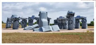  ??  ?? A must-see in Nebraska: Carhenge, a replica of Stonehenge constructe­d entirely of old cars.