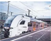  ?? FOTO: DPA ?? Der RRX (RE1) zwischen Aachen, Köln, Düsseldorf und Dortmund/ Hamm ist eine der wichtigste­n Zugverbind­ungen in NRW.