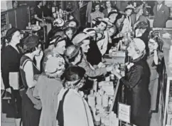  ??  ?? Below:
Estée Lauder counter in Houston, 1951.