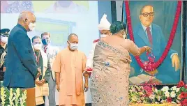  ??  ?? President Ram Nath Kovind , his wife Savita Devi Kovind, CM Yogi Adityanath and others during the stone laying ceremony of Babasaheb Dr Bhimrao Ambedkar Memorial Cultural Centre at Lok Bhawan and (below) long traffic jam due to diversion, in Hazratganj, Lucknow, on Tuesday.